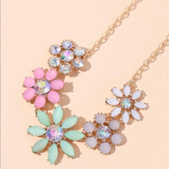 NEW BEAUTIFUL GEMSTONE FLOWERS GOLD NECKLACE - Picture 2 of 5